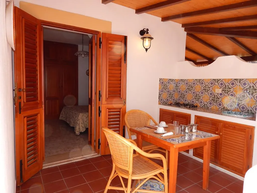 Bed and Breakfast Casa Arcada Vulcano  Frühstückspension